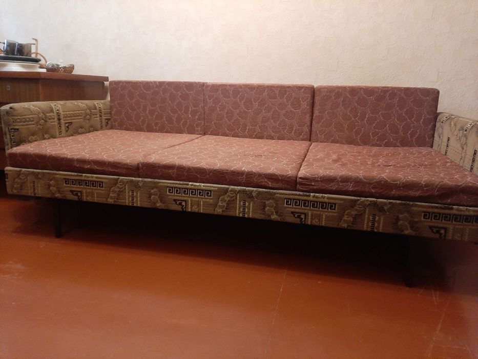 Диван в гарному стані