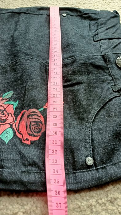 Czarna jeansowa spódniczka z różą Reserved rozm. 140