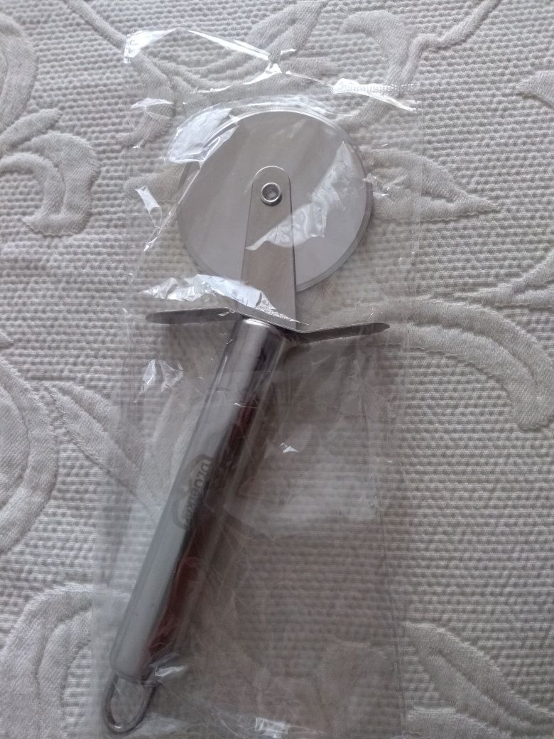 Espremedor Inox \ cortador  pizzas