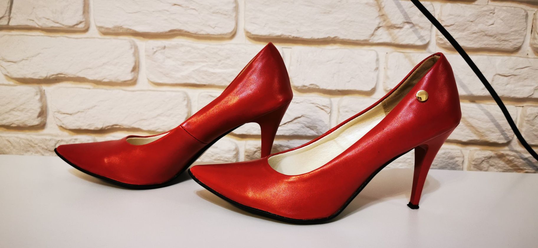 Buty damskie, na obcasie - szpilki.