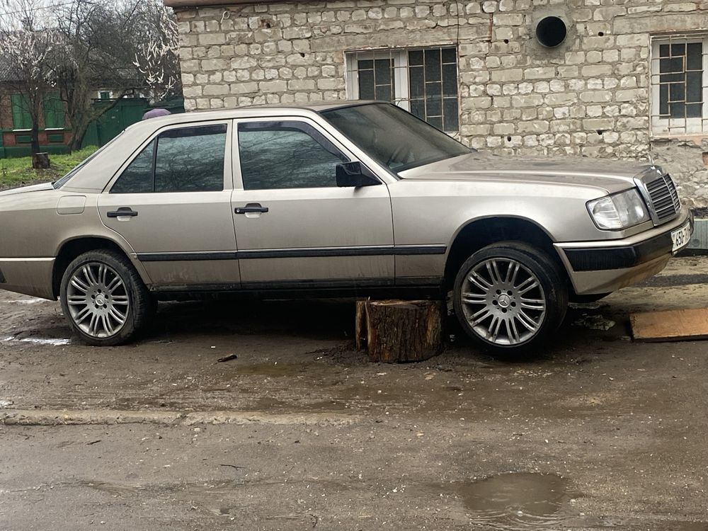 Мереседес w 124 1986 г е 260 под ремонт