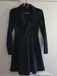 Elegancka marynarkowa czarna sukienka z długim rękawem