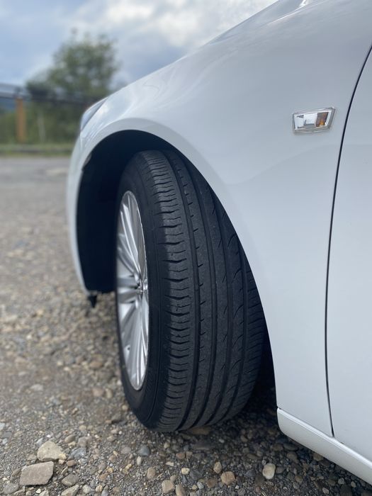 Opel Insignia Sports Tourer Універсас