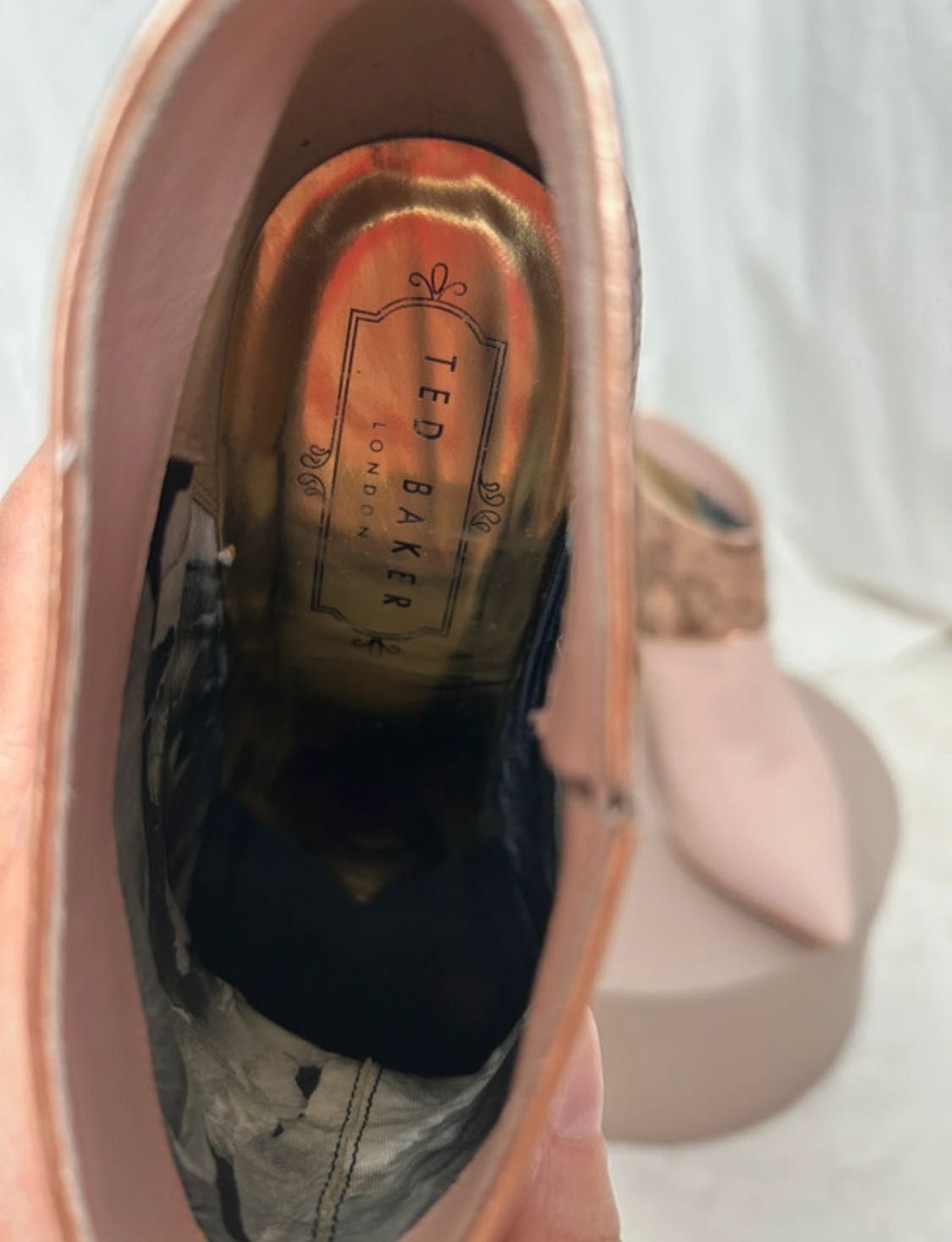 botki na szpilce pudrowy róż skóra naturalna Ted Baker London 37
