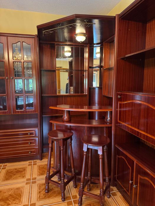 Mobília de sala de jantar completa