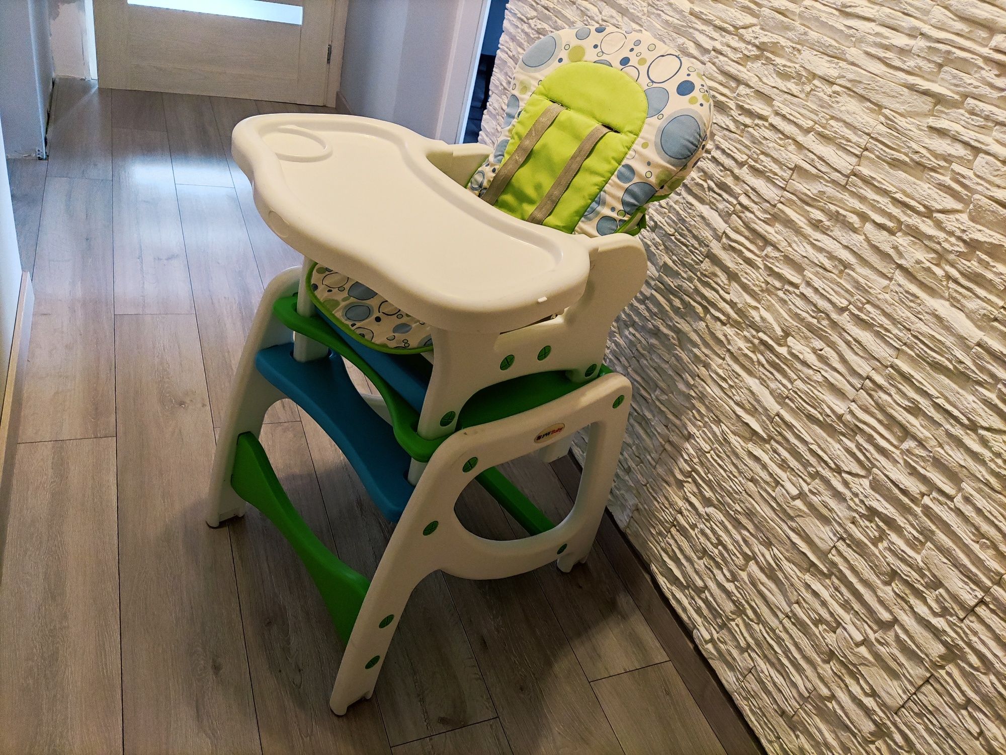 Stolik Z Krzesełkiem Do Karmienia Dla Dziecka