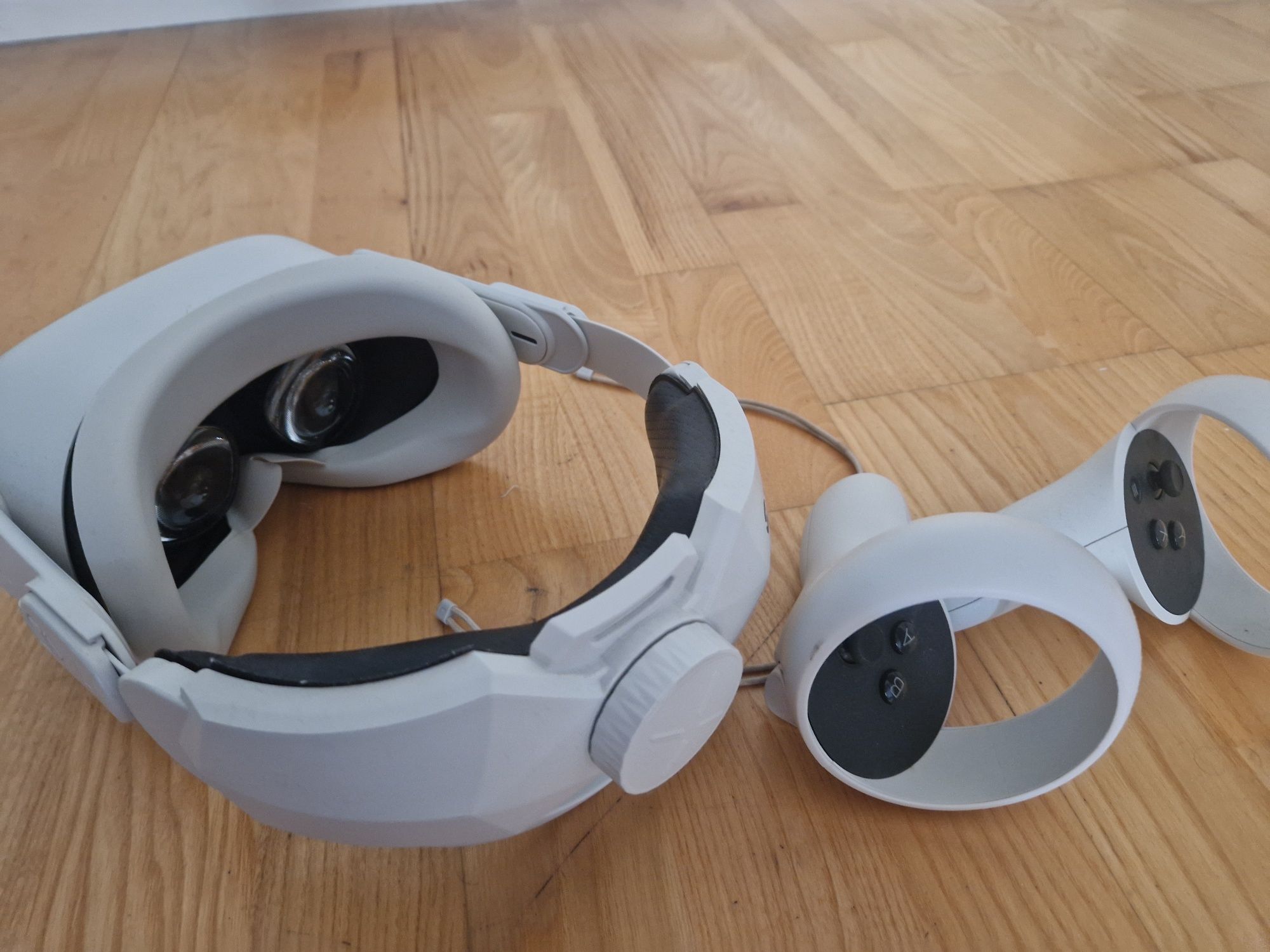 Oculus Meta quest 2 z dodatkami (przesyłka olx)