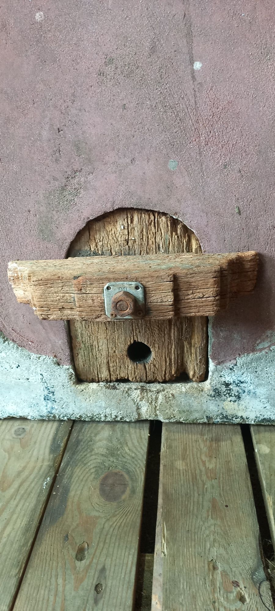 Cuba / Depósito do Vinho em Cimento Antigo