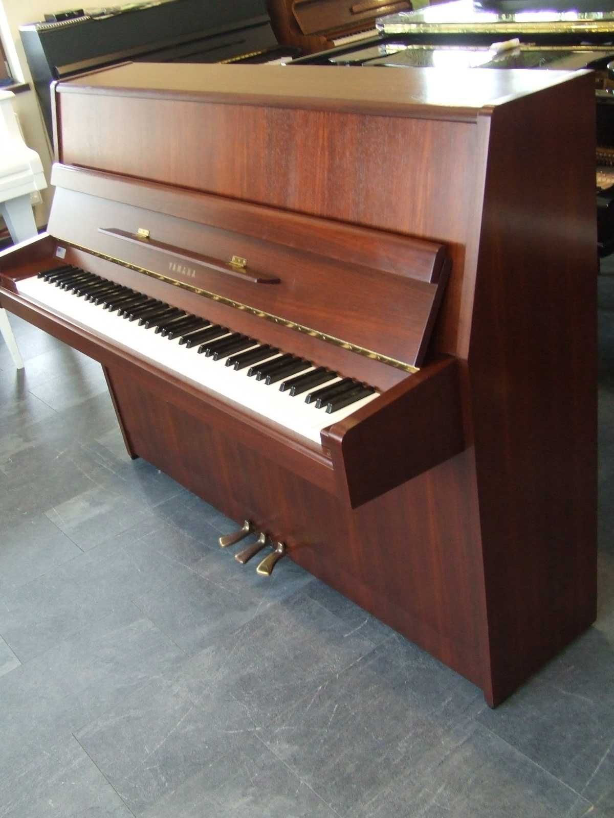 Pianino Yamaha z 1985 r. z moderatorem - praktycznie nowe