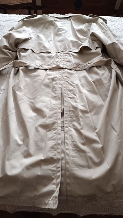 Gabardine clássica de homem beje, marca Melka