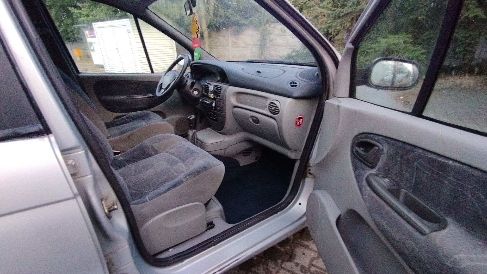 Renault Megane Scenic 1,6 benzyna,,klima,hak