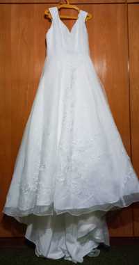 Vestido de noiva véu e grinalda