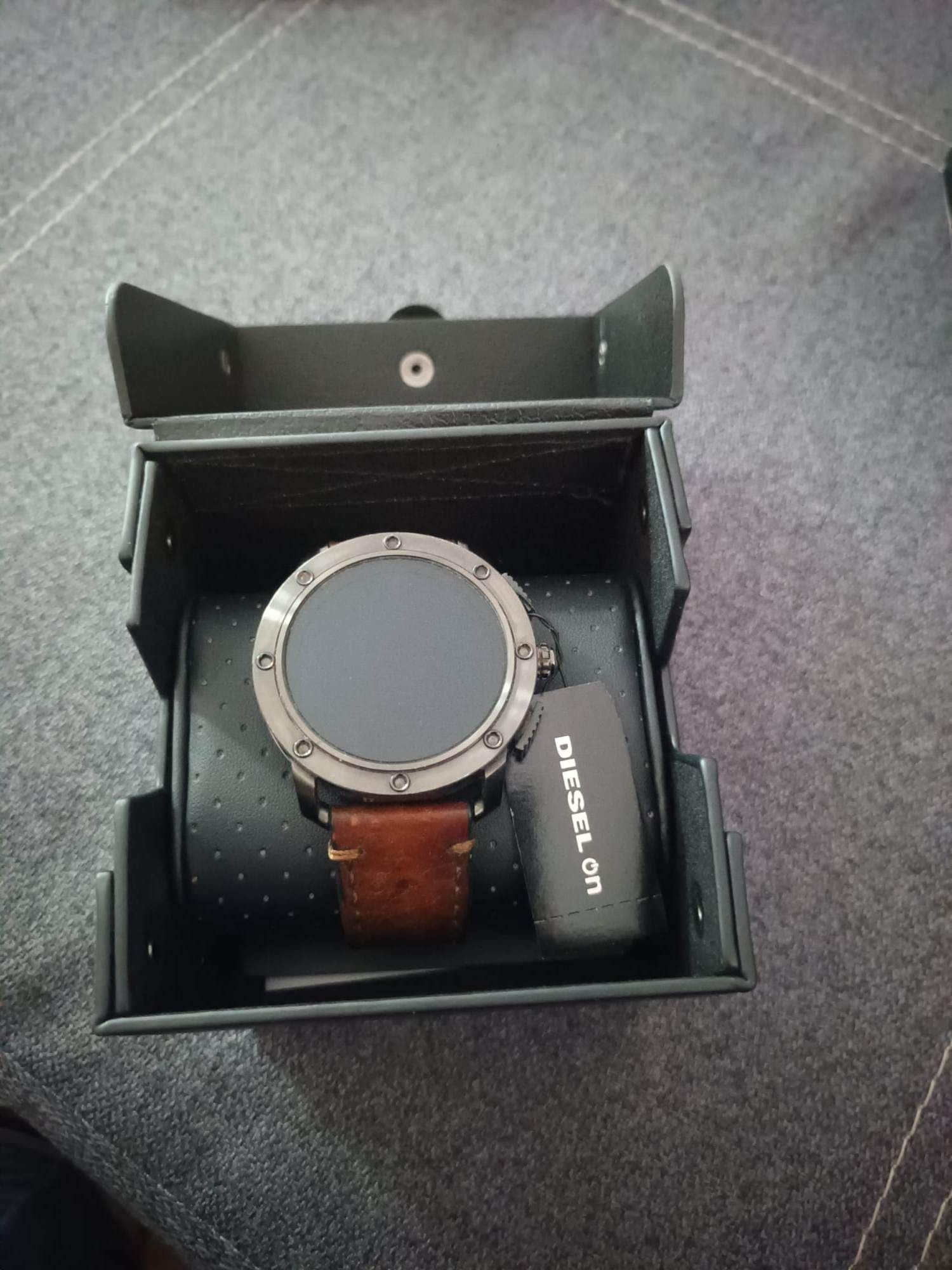 Diesel DZT2032 smartwatch