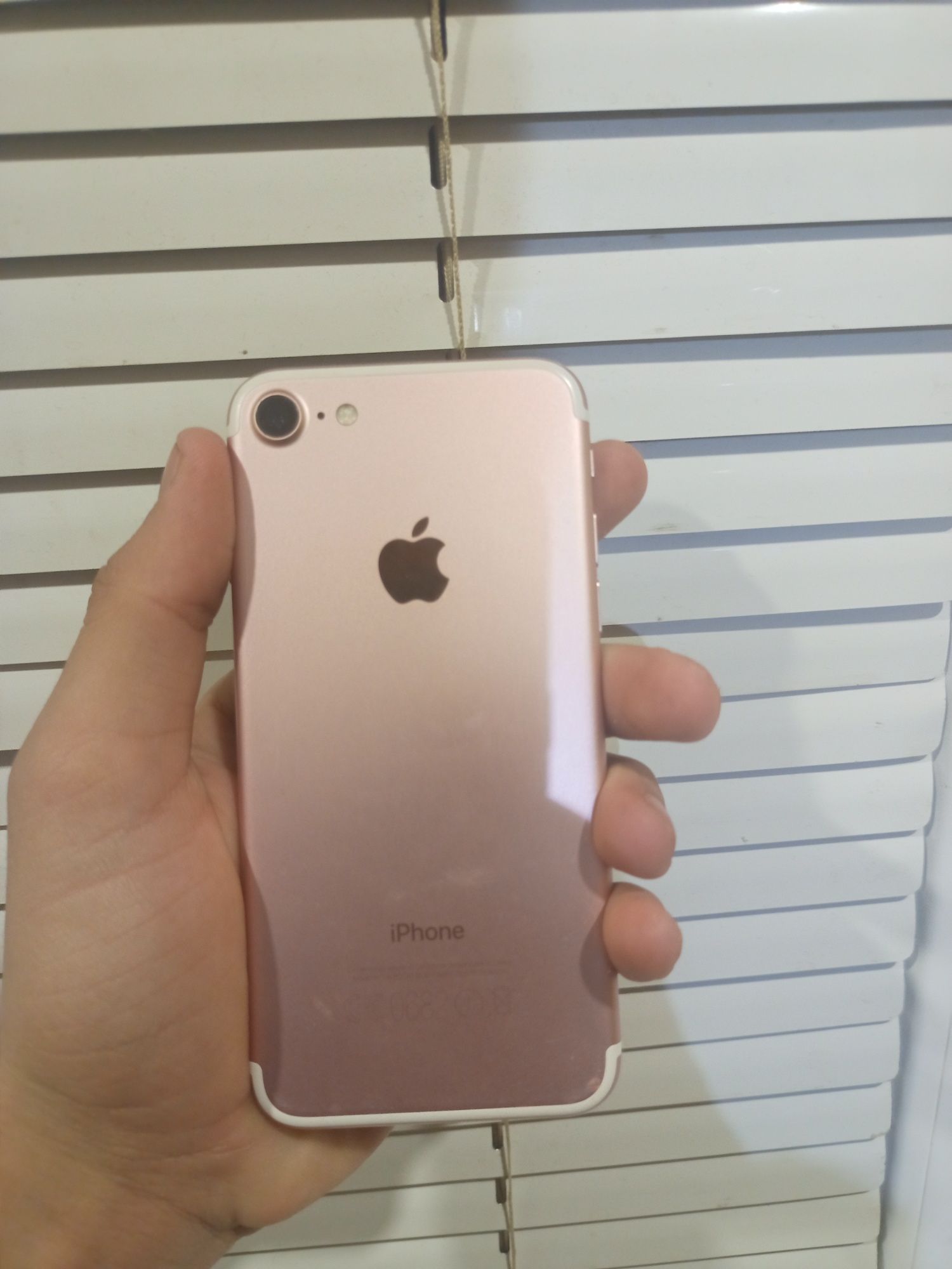 iPhone 7 в хорошем стане