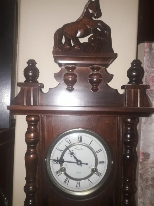 Relógio de corda de parede antigo