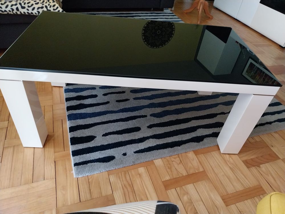 Meble do salonu białe z połyskiem + stolik kawowy