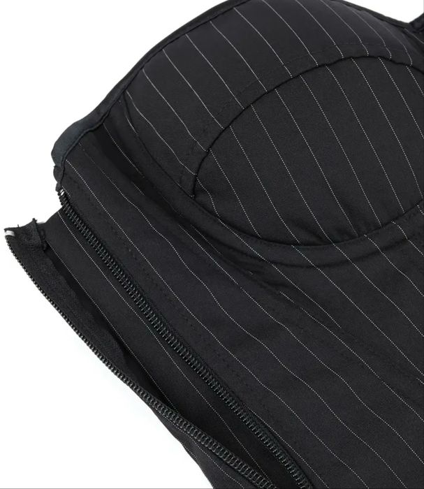 Чорний корсет у білу смужку