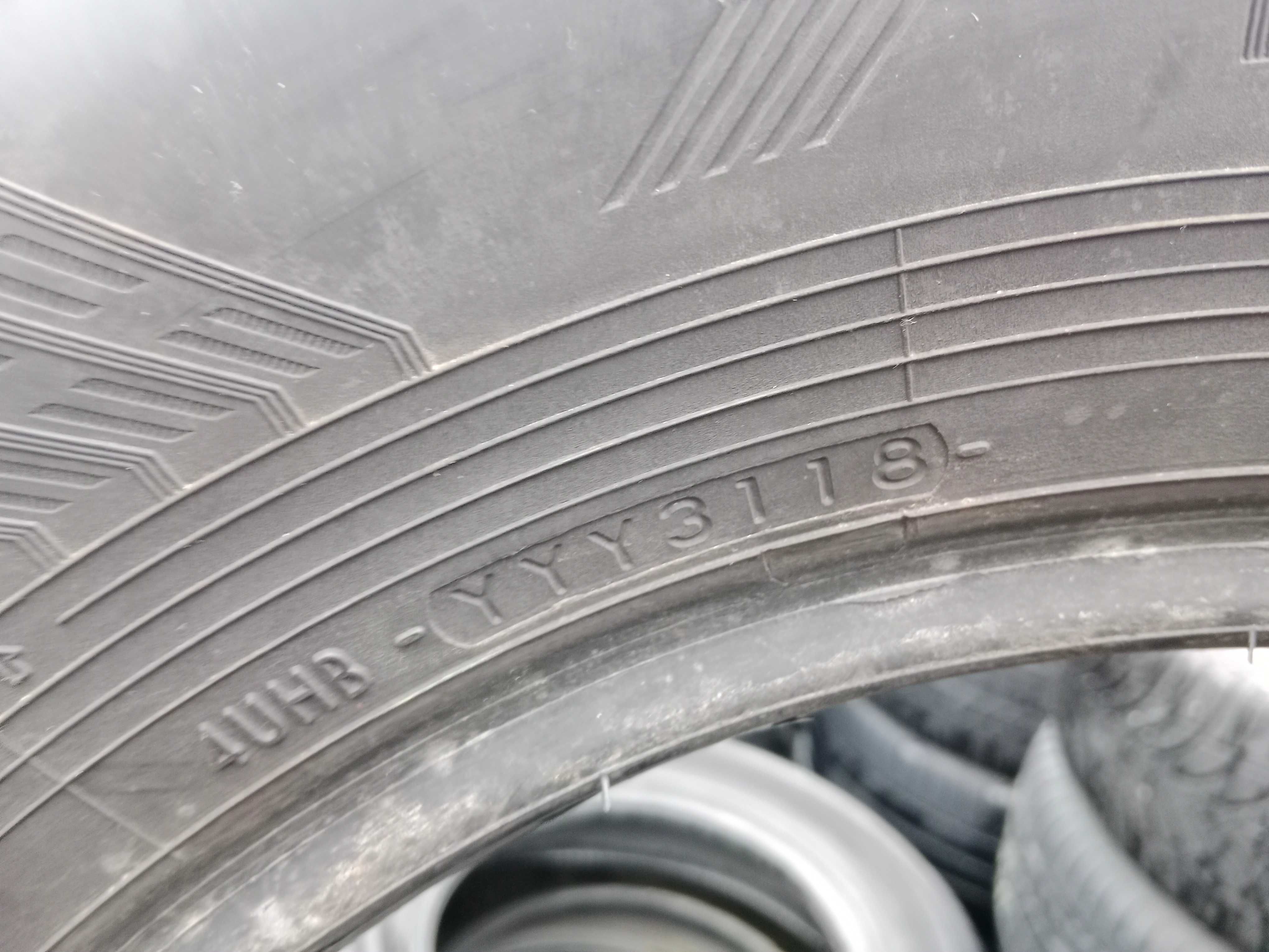 Opona używana 215/65R16 Yokohama BluEarth-4S AW21 1szt.