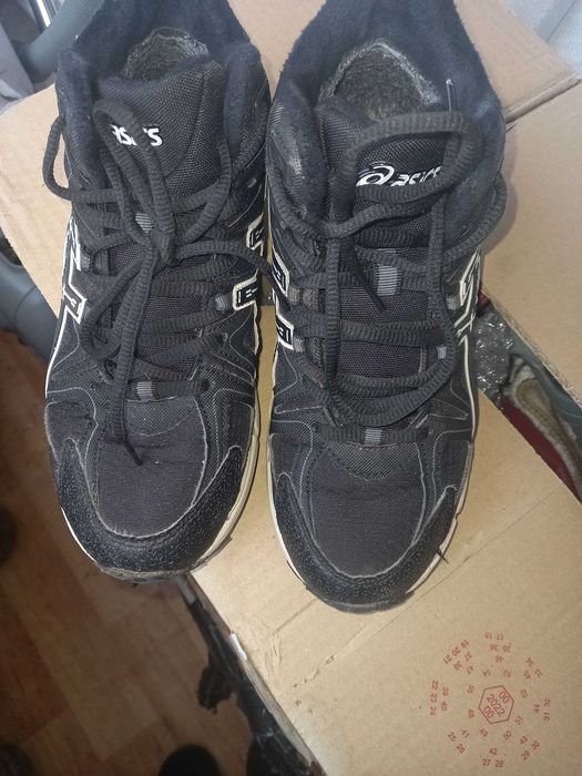 Кросівки Asics зимові в гарному стані