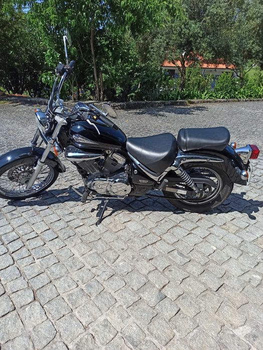 Moto Suzuki Intruder 250