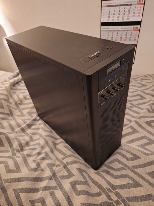 Obudowa Lian Li PC-A77 ALU BIG TOWER + dodatki
