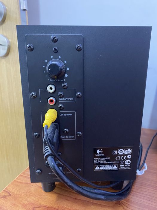 Colunas Logitech 2.1
