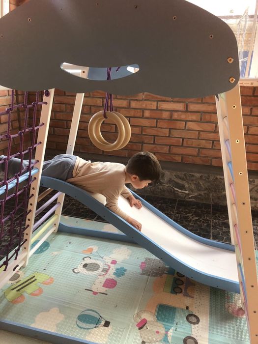 Дитячий спортивний майданчик