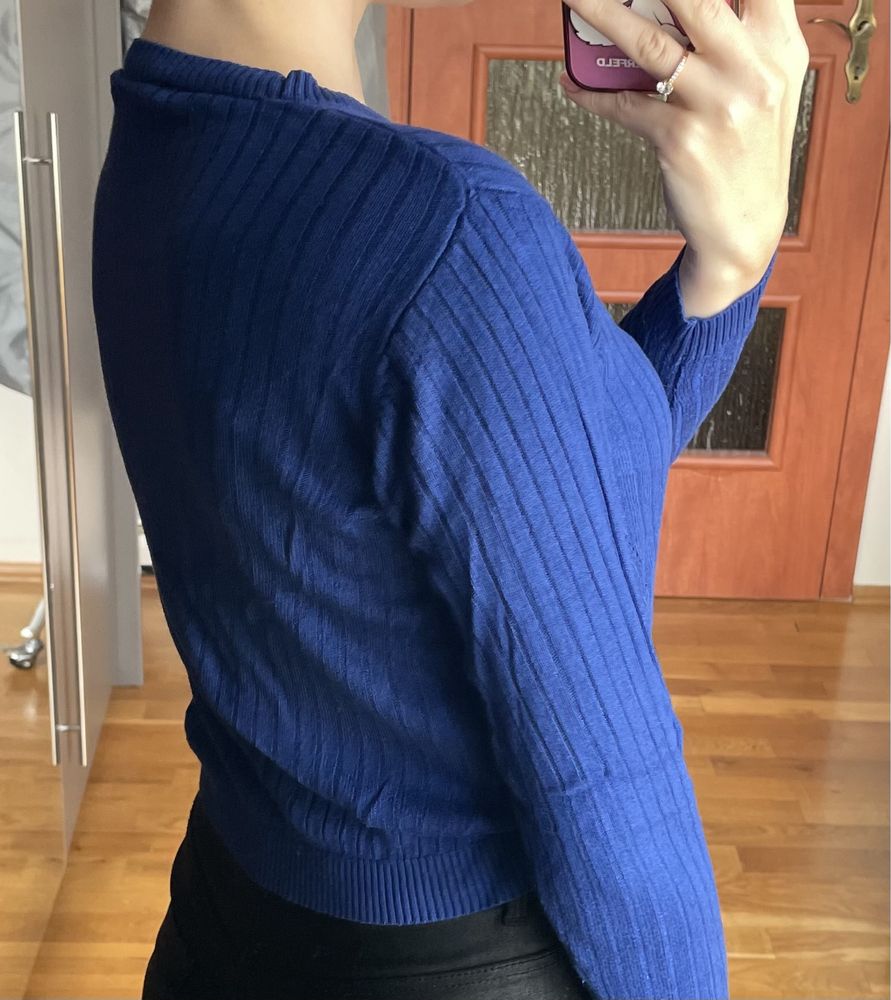 Kobaltowy sweter damski z wiskozy