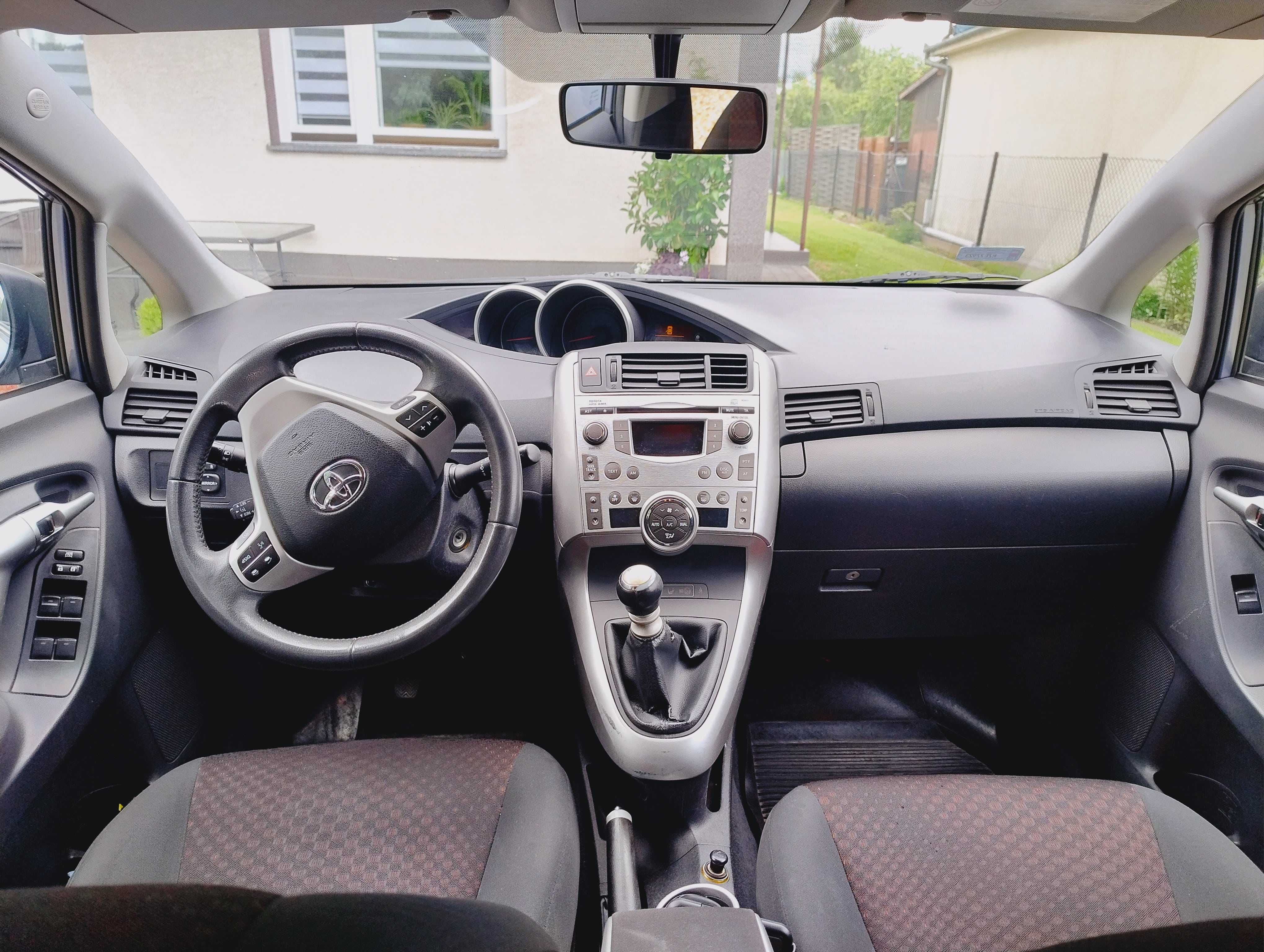 TOYOTA  VERSO 2.0 D-4D 2010