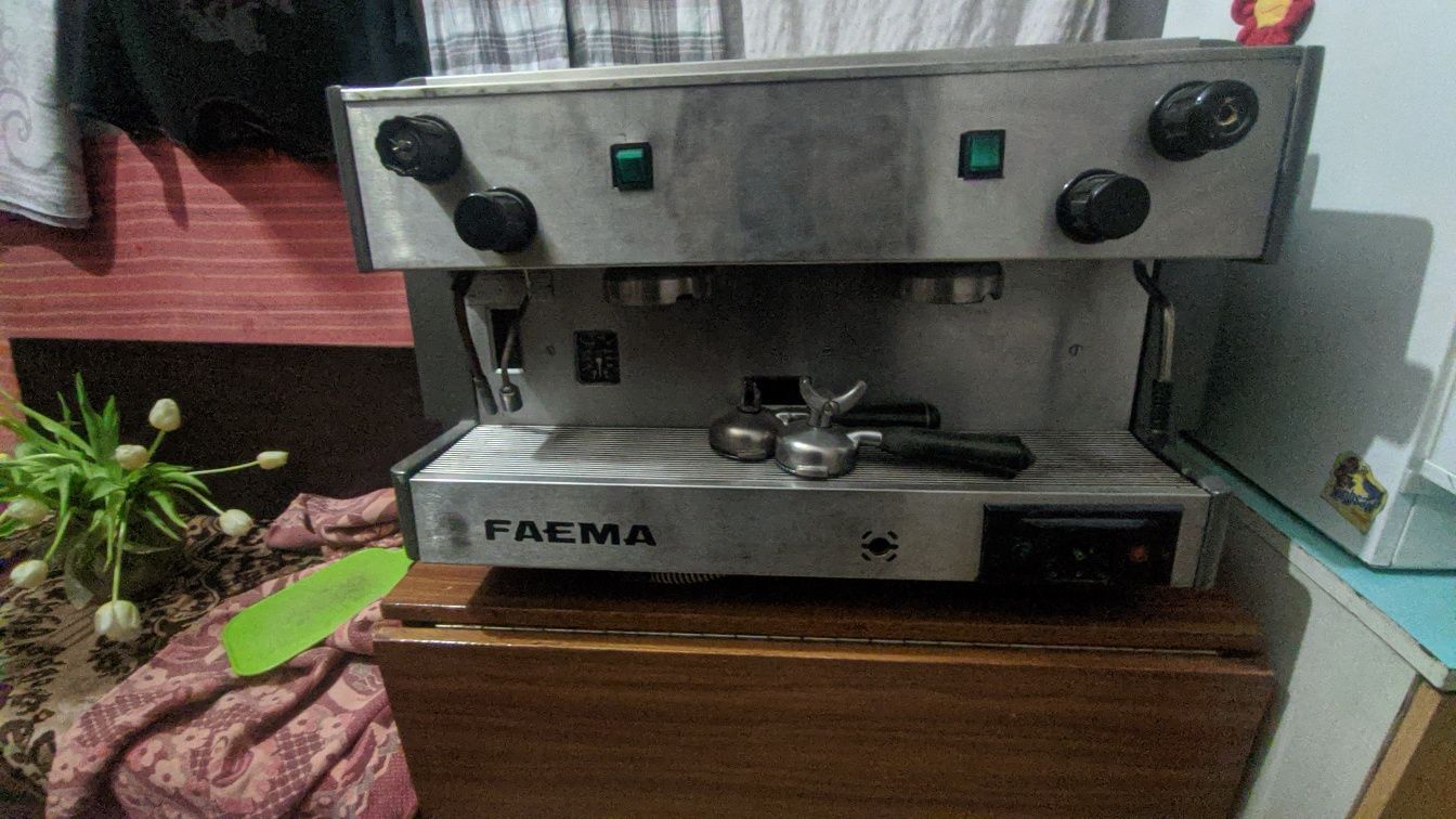 Кавовий апарат кавоварка faema без помпи