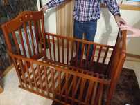 Cama de grades em madeira