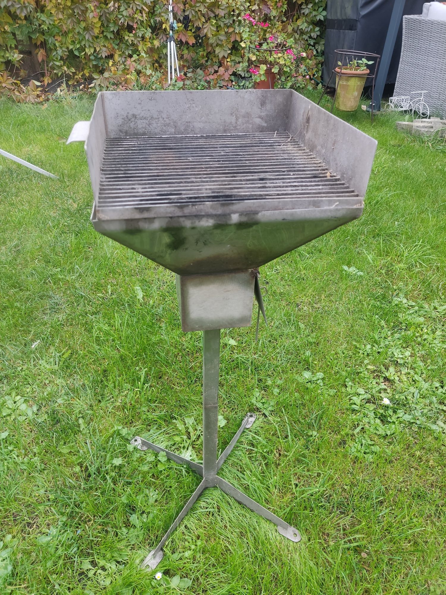 Grill z nierdzewki