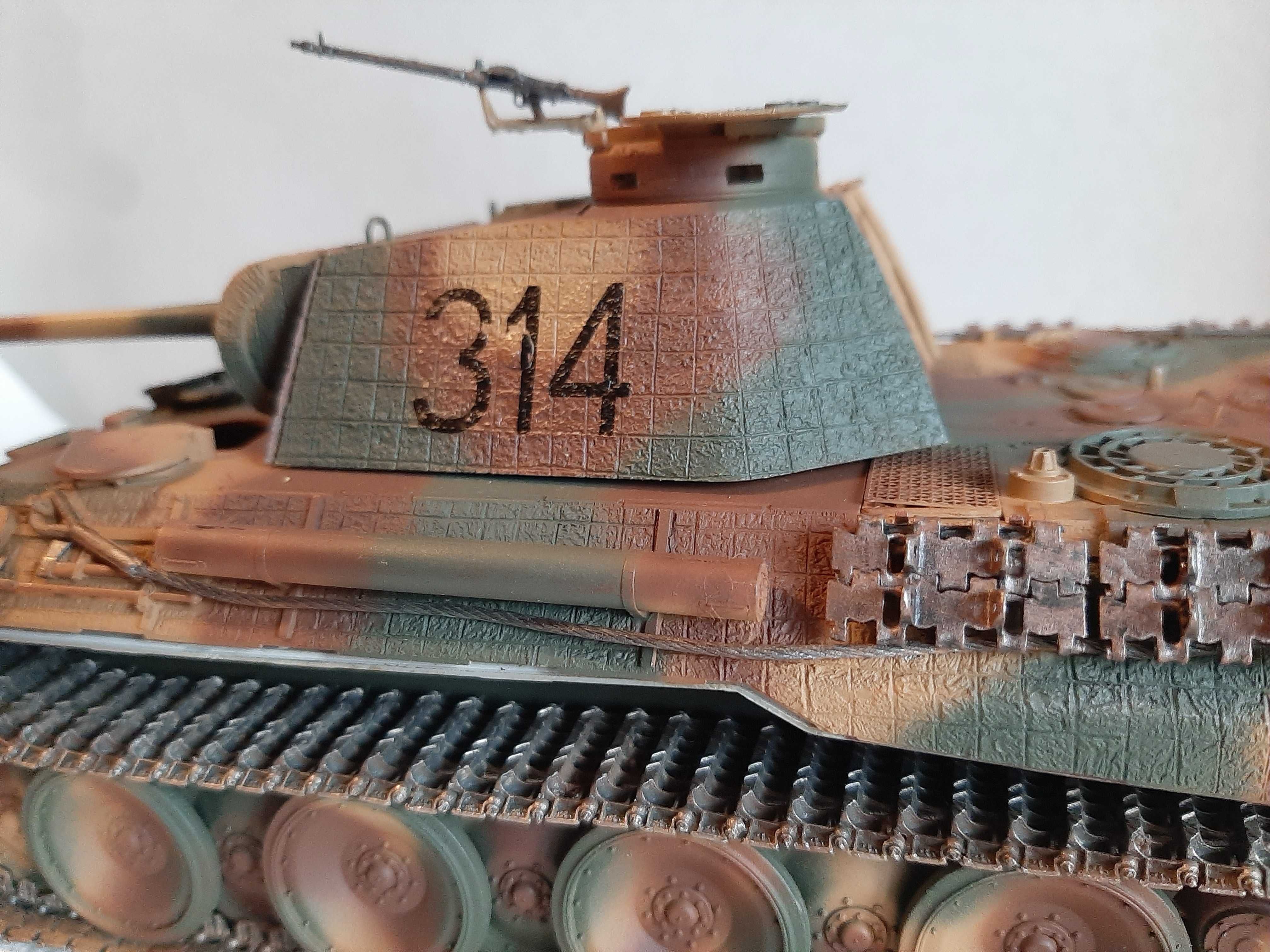 Panther D z wnetrzem skala 1/35.