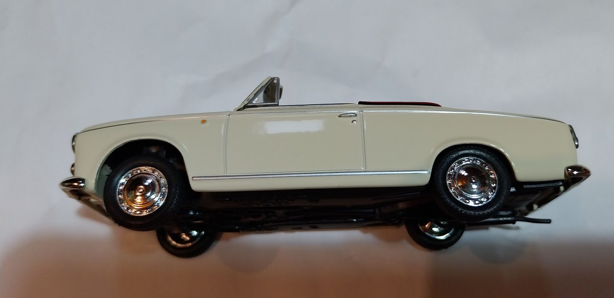 Miniatura Norev Peugeot 403 escala 1/43