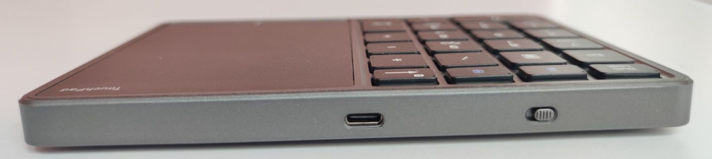 Сенсорна панель touchpad та цифрова клавіатура