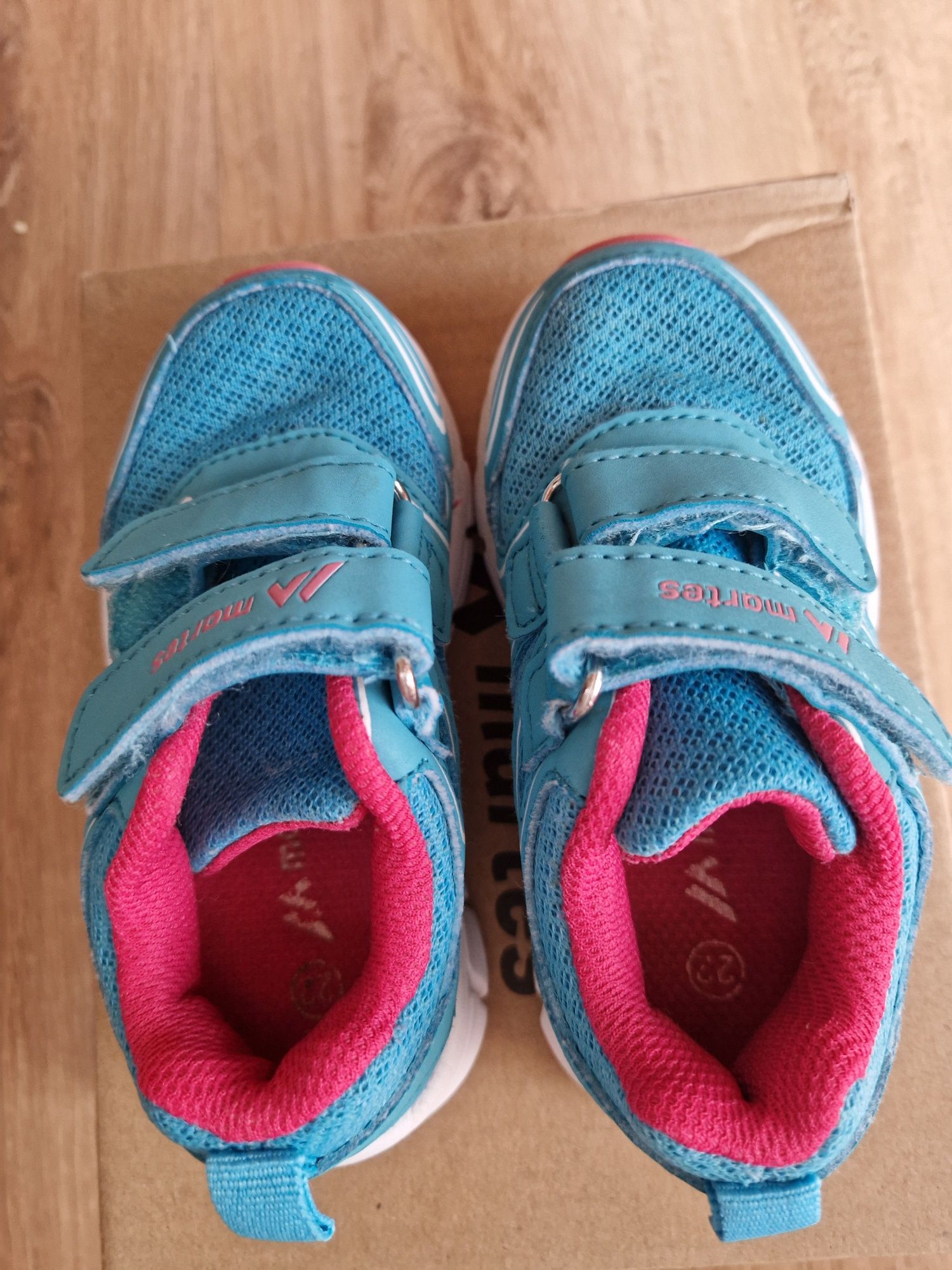 Dziecięce buty sportowe rozmiar 22