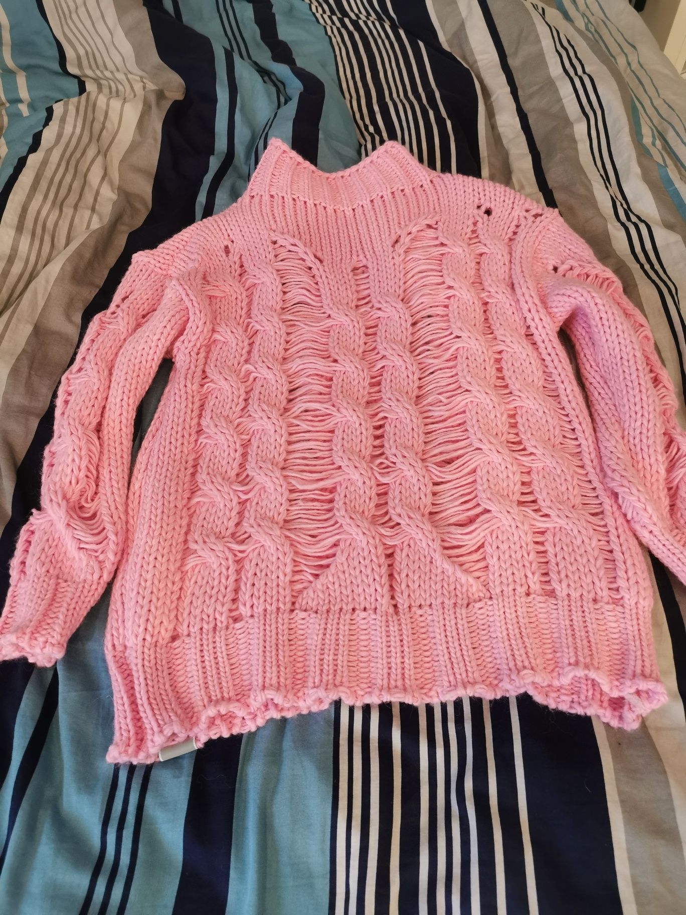 Sprzedam sweterek pół golfik kolor różowy nowy bez metki