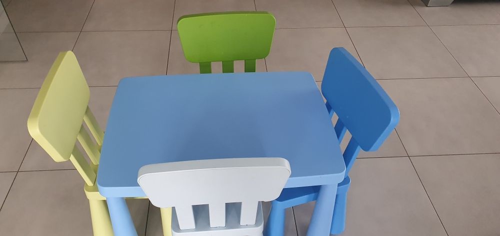 Stolik 4 krzesła IKEA  dziecięce
