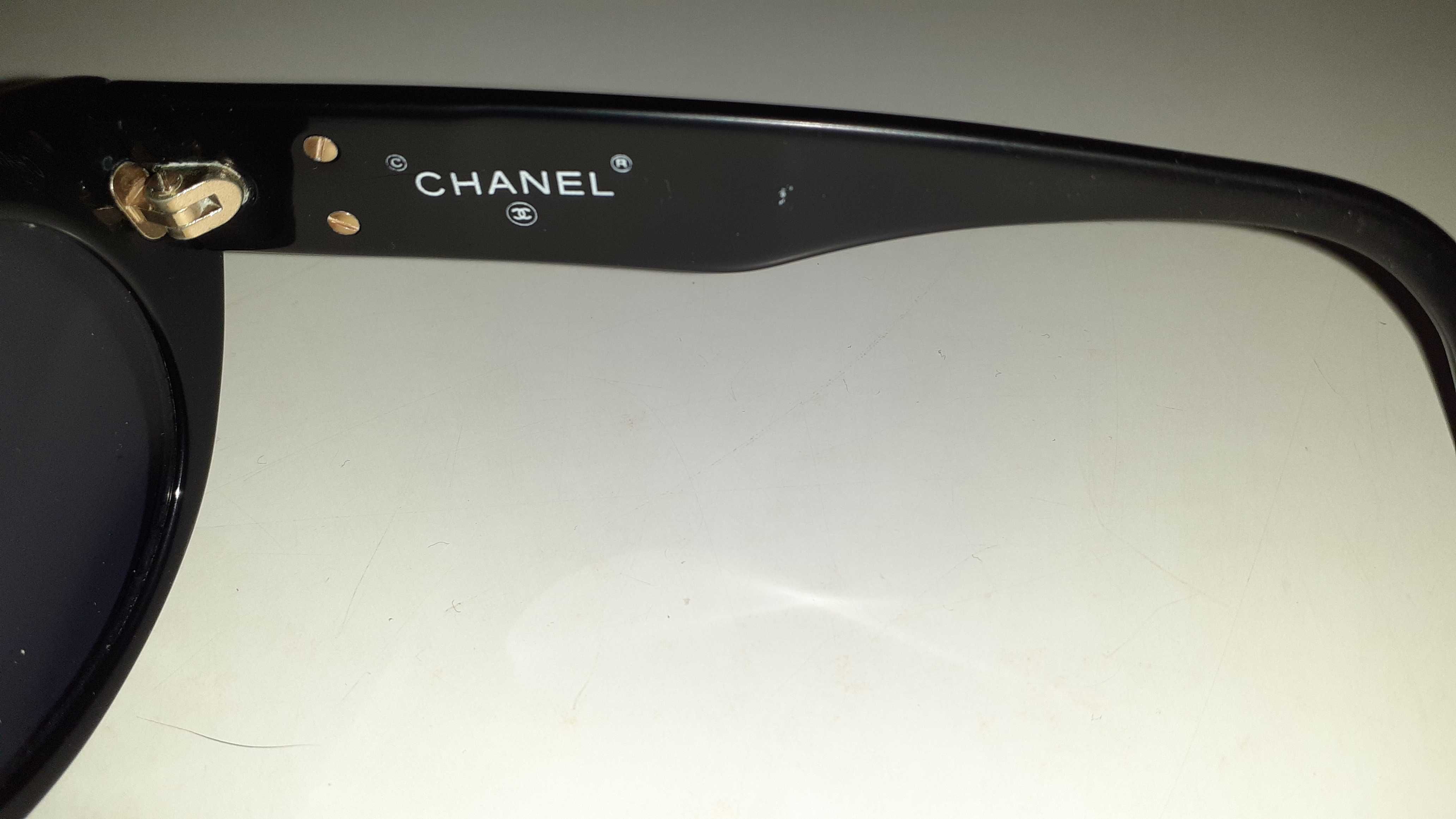 Óculos de sol Chanel vintage pouco usados