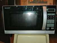 Kuchenka mikrofalowa z grillem SHARP R642/R742