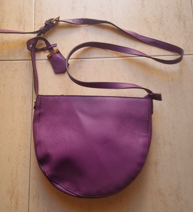 Mala formato meia lua