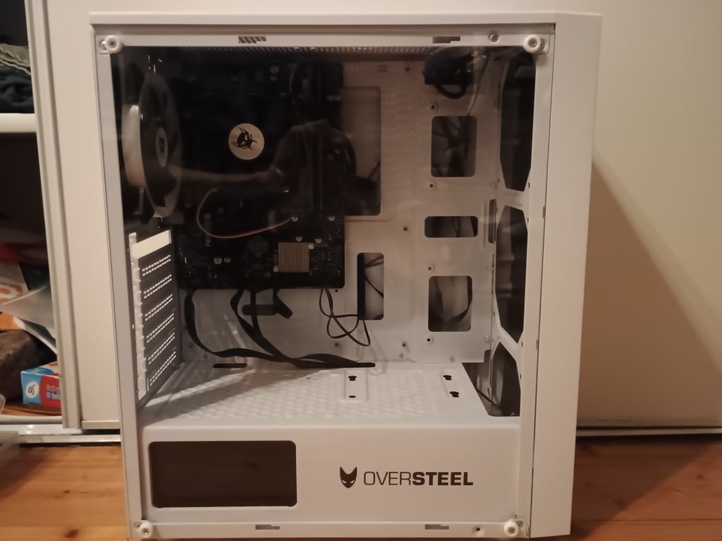 Komputer Gamingowy Iridium Ryzen 3 3200G BIOSTRAR A320MH 2.0 16/512GB