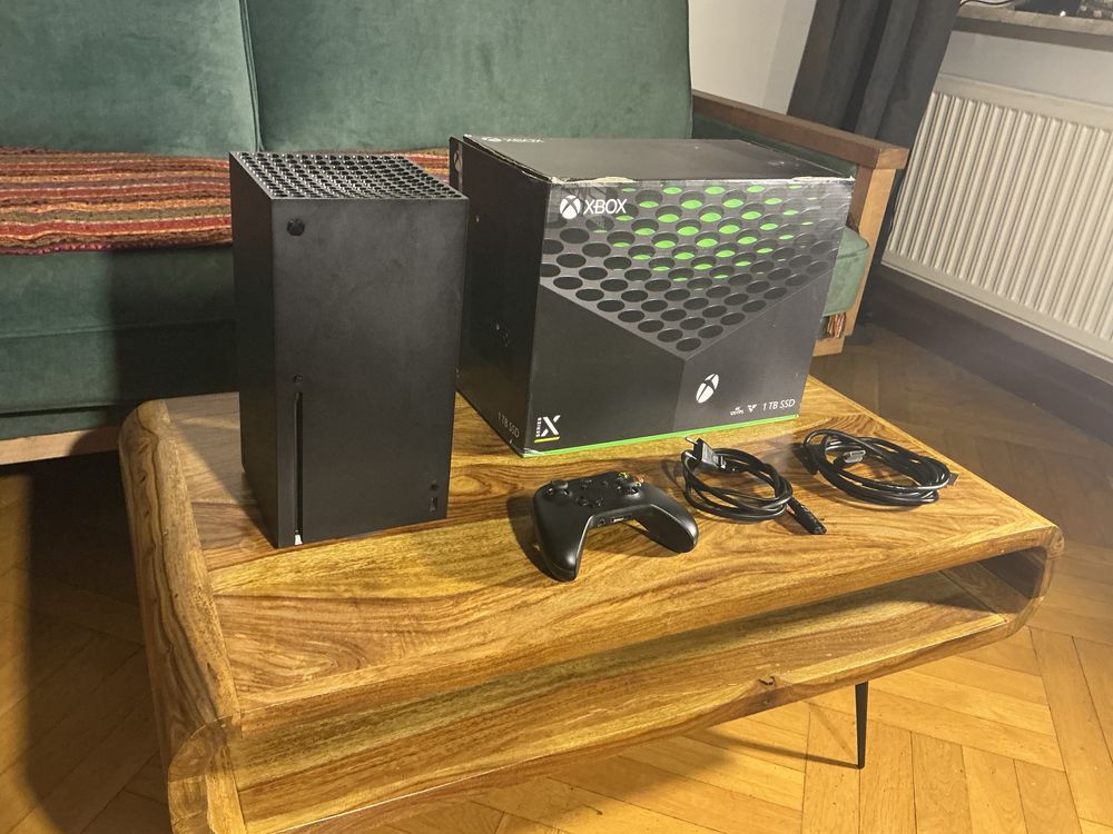 Xbox X Series 1TB z napędem + Pad
