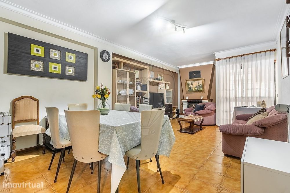 Apartamento T3 Rés-do-chão com Terraço e Garagem