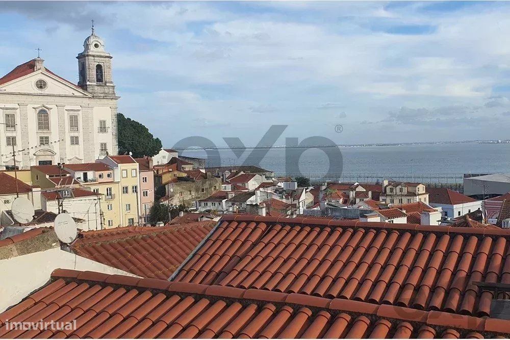 Prédio de 6 frações em Propriedade Total Alfama com vista Rio