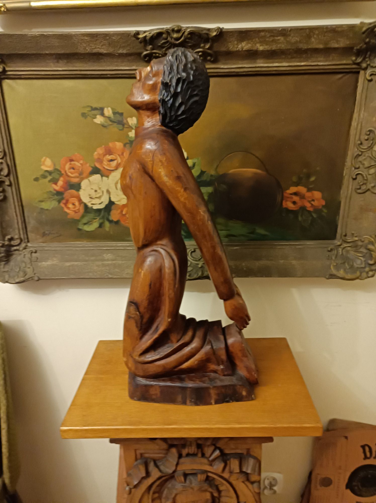 Rzeźba .Drewno .Figura klęczącego niewolnika. Emma RAPHAËL 1877 -1962