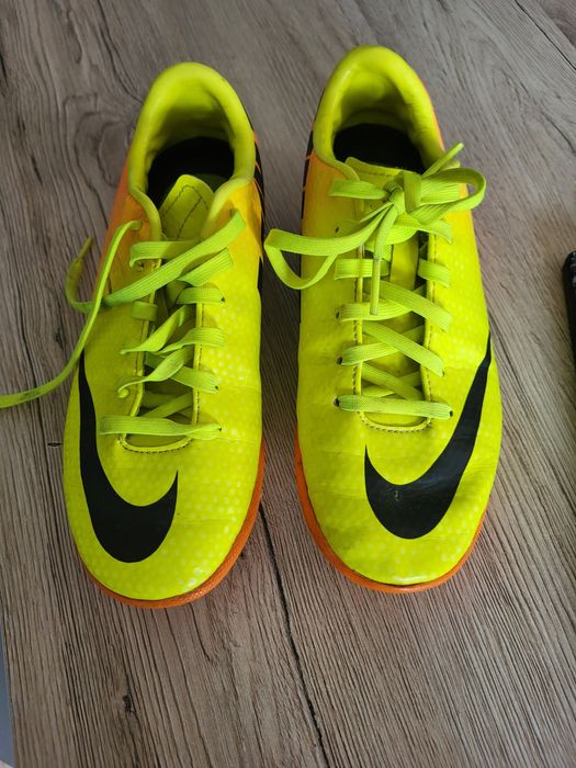 Buty piłkarskie nike w rozm 33.5
