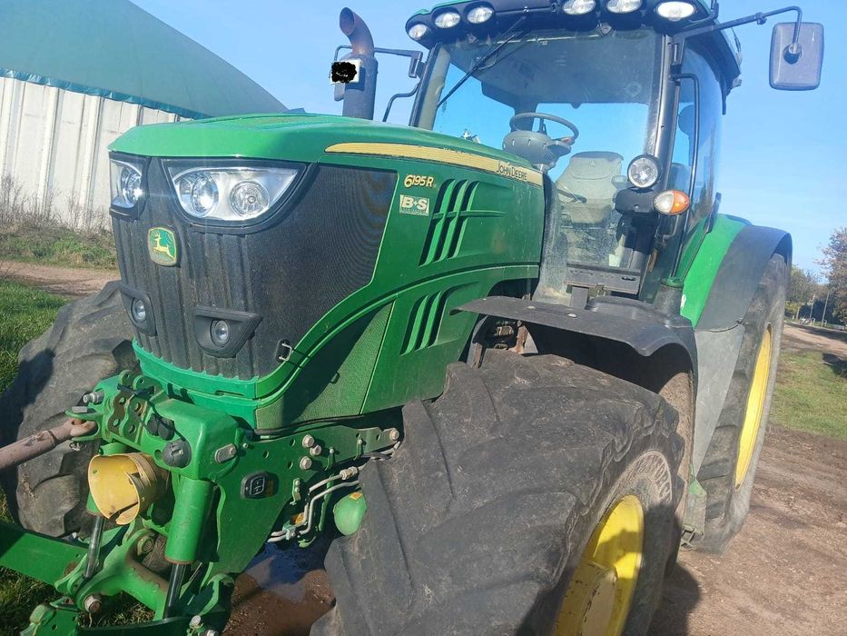 Ciągnik John Deere 6195R uszkodzony