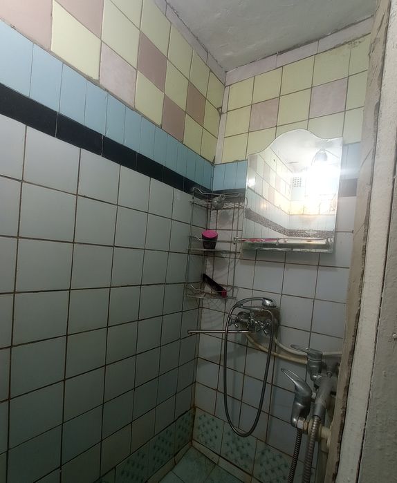 Продам МЕГАДЁШАВАЯ гостинку метро ЮЖД 10-ь минут...