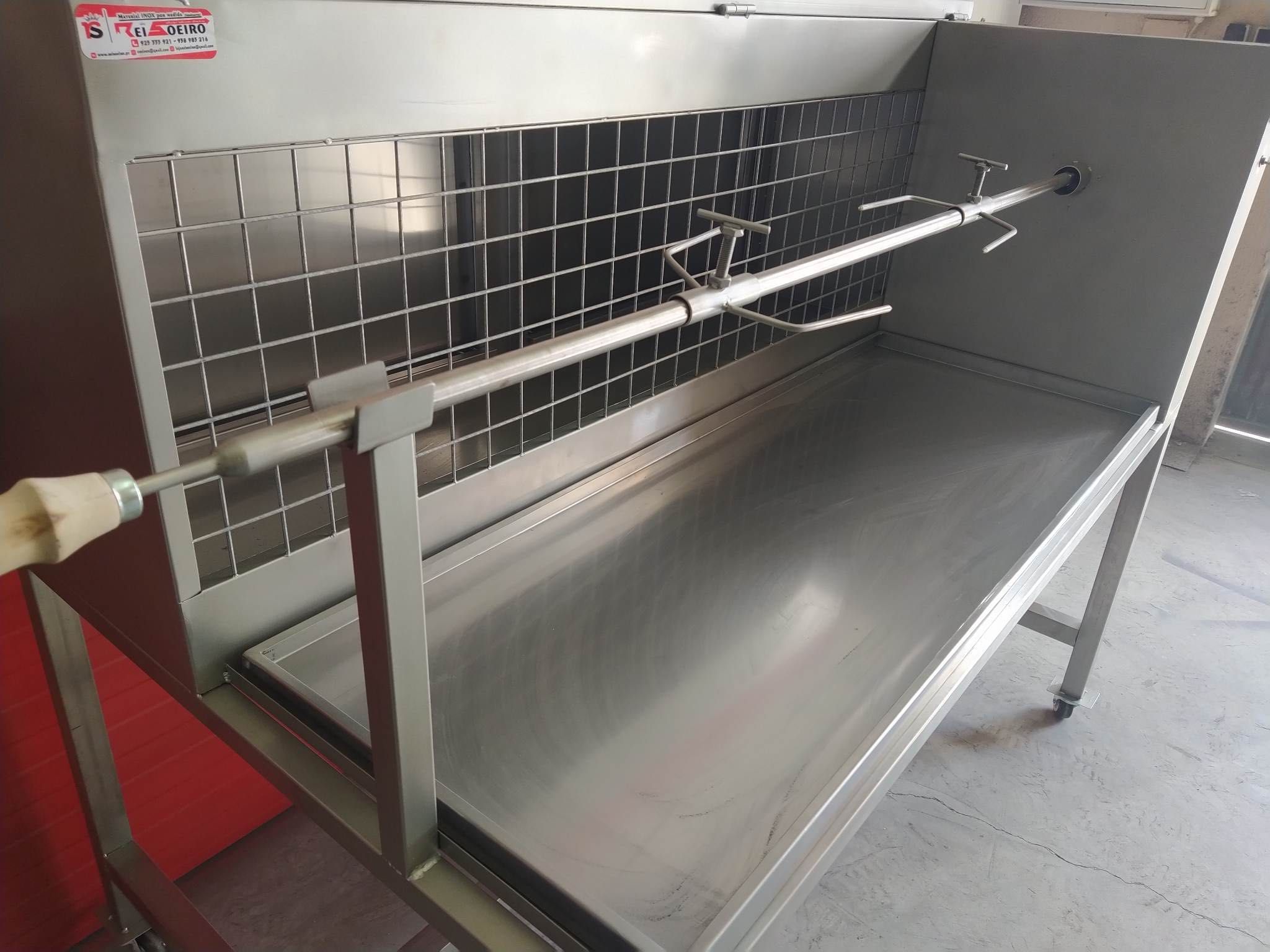 GRELHADOR P/ PORCO NO ESPETO INOX (1500x1000x1400MM) - VALOR C/ IVA